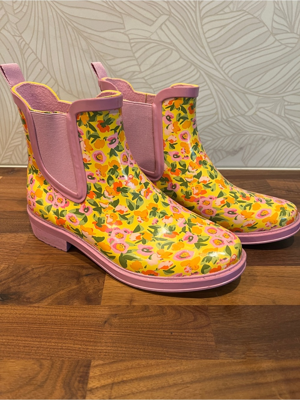Isaac Mizrahi City Slicker Pink and Yellow Floral Chelsea Rain Boots 8